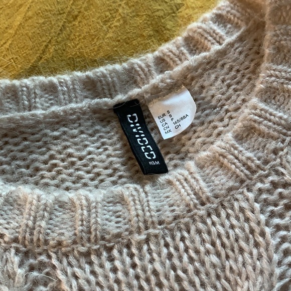 2/$20🍁 H&M DIVIDED Cropped Blush Cable Knit Sweater - Picture 4 of 5